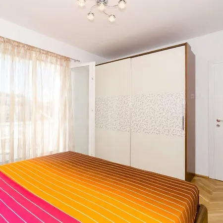 Iva - Andrije Hebranga 31 *