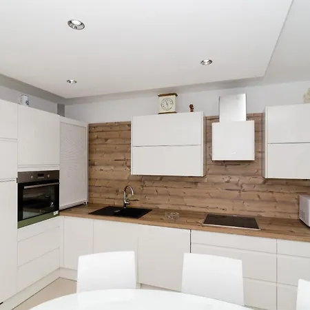 Iva - Andrije Hebranga 31