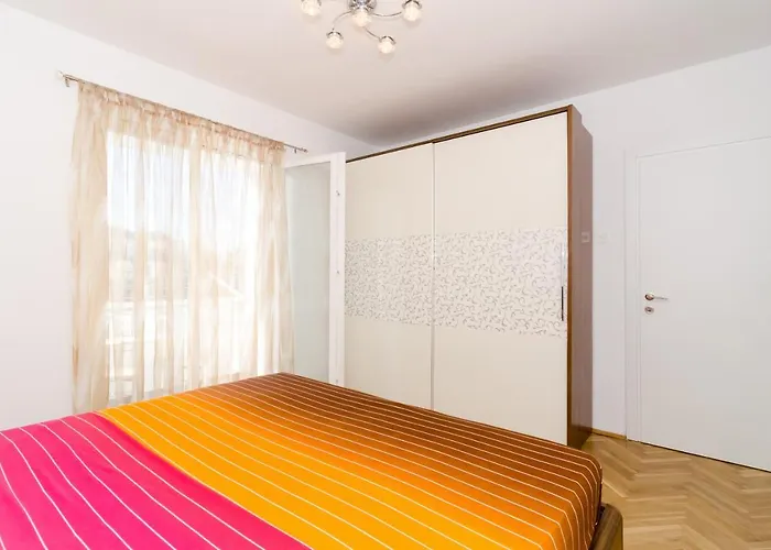 Iva - Andrije Hebranga 31 *